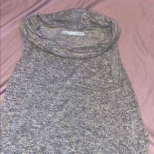 no sleeves very nice with jean jacket